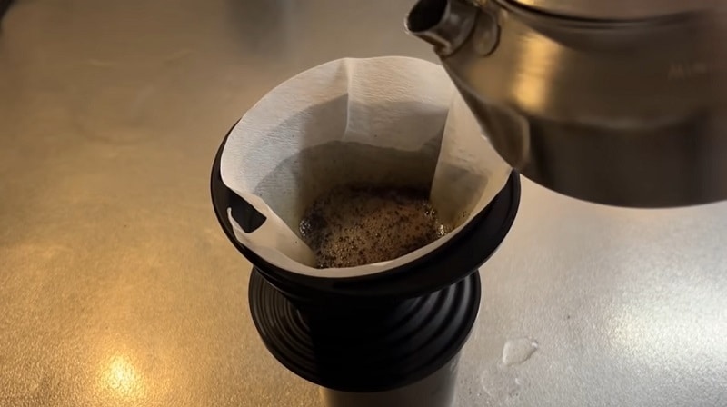 ソロキャンプのお供に！【キャンドゥ】コンパクトに折りたためるコーヒードリッパー