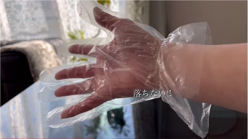 考えた人天才！【ダイソー】使用時のイライラを解消する画期的な「ポリ手袋」とは
