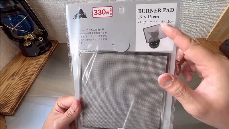 キャンプギアも【100均】なら相場の1/3！焦げやすいクッカーの救世主って？