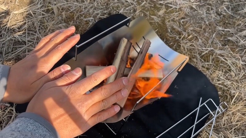 専用バッグ付きで持ち運びに便利！【カインズ】2980円の焚き火台が便利！