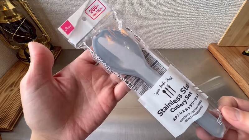 3点セットで220円て本気⁉【ダイソー】キャンプに使える「ステンレスカトラリー」