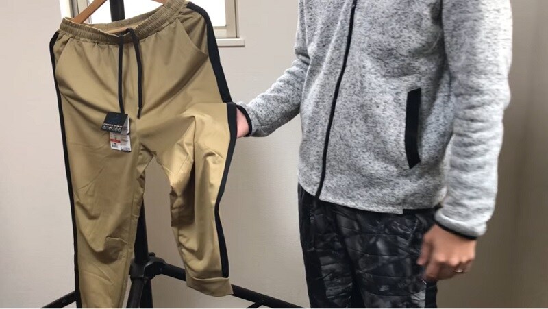 買えるのは店頭だけ！【ワークマン】「耐久撥水ウィンドパンツ」がこれから超使える～