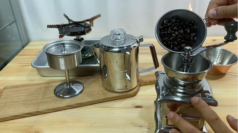 アウトドアで楽しめるコーヒー道具26選！人気メーカーから100均アイテムまで◎