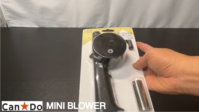 【100均】手動と侮るなかれ！110円のキャンプ用「火吹き棒」の威力が凄かった！