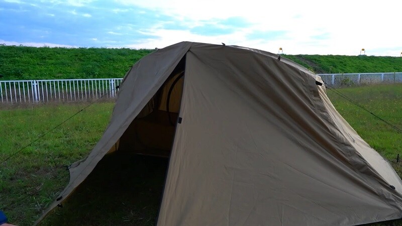 軽量広々！【ヘリノックス】「タクティカルコットテント」は高床式だから快適！