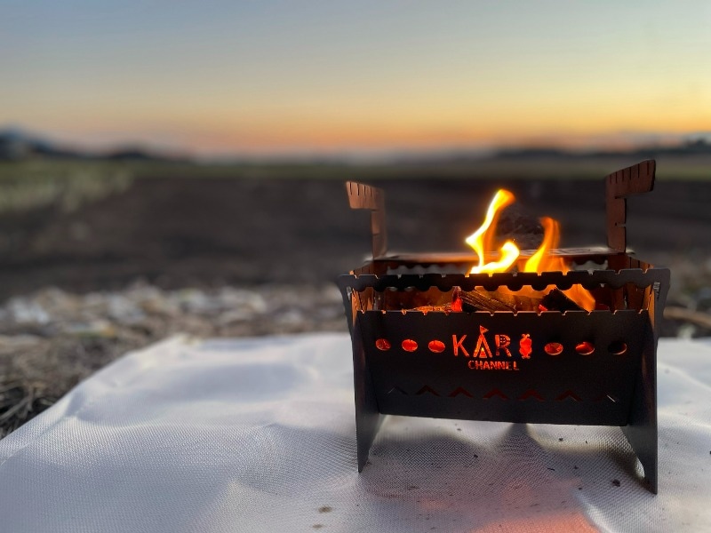ソロキャンプや登山に！軽量多機能「チタン製焚火台」はA5サイズで持ち運び簡単