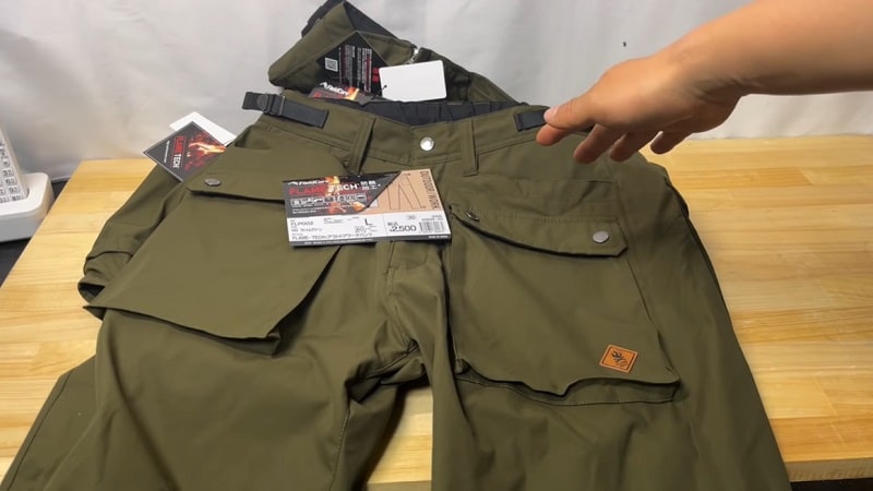 座って実感！【ワークマン】「アウトドアワークパンツ」がキャンプシーンに便利！