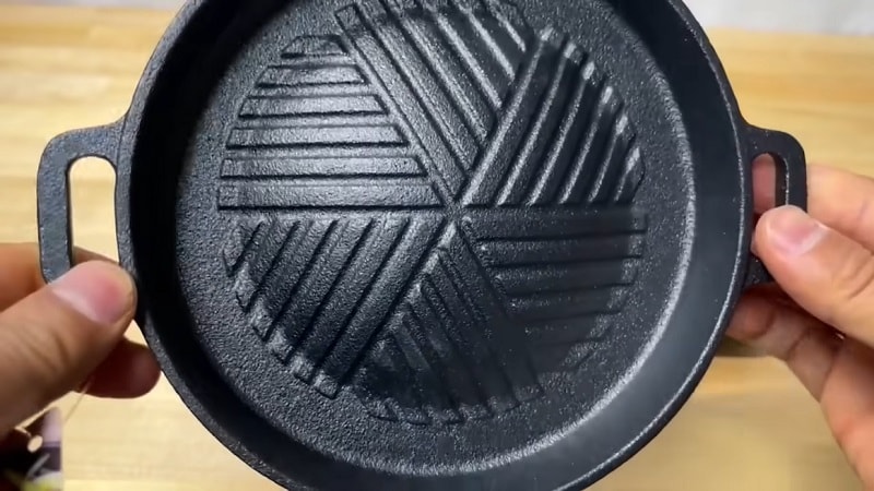 お得だけど本格的！【ダイソー】550円の「焼肉プレート」はジンギスカンも作れる◎