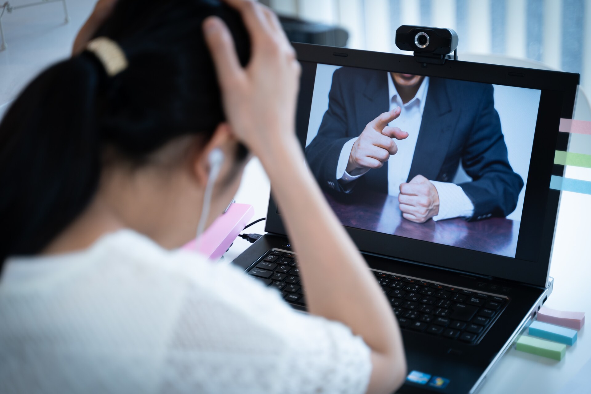 知らずにやってるかも…若手社員が指摘！「リモートハラスメントだ！」と感じる事とは