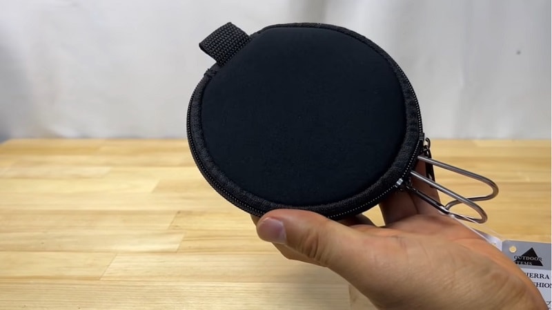 まとめて収納！【100均ギア】伸縮性◎な「シェラカップケース」は持ち運びに超便利