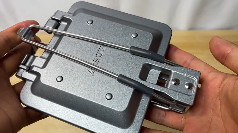 耳までカリカリに焼ける！SOTOの「ホットサンドメーカー」は折り畳み可能◎