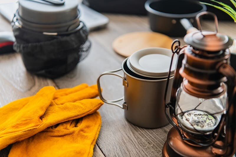 キャンパーが選ぶ「買ってよかったキャンプギア」ランキング！2位はチェア、1位は？