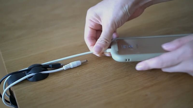100均のコード収納5選！ケーブルをすっきり整理できるおすすめアイデアも◎