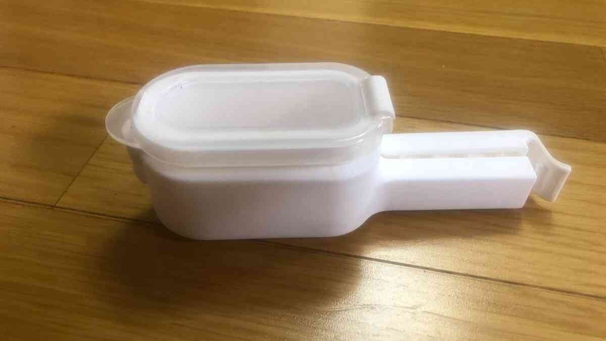 【100均】注ぎ口付き袋クリップで手間いらず！粉ものやペットフードが出しやすい◎