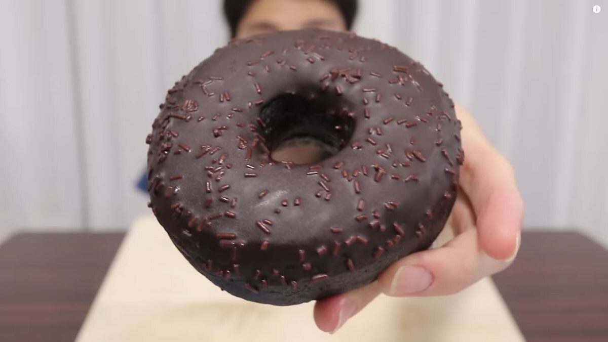 スタバ夏の新作「チョコクリームドーナツ」が5つ星級の旨さ！チョコ好き必見