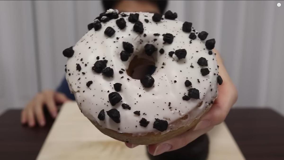 【スターバックス】夏の新作「クッキー＆クリームドーナツ」が旨すぎ！