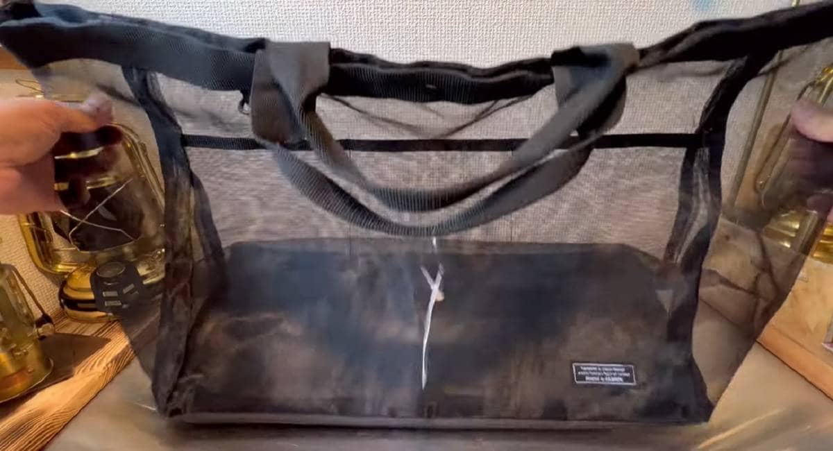 テントも入る⁉ダイソー「BIGメッシュトートバッグ」がアウトドアで万能に使える