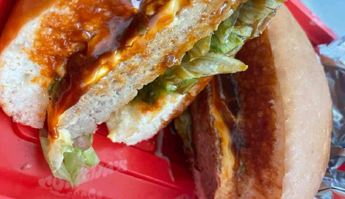 コメダ珈琲店の「自慢のドミグラスバーガー」は特製ソースが美味しい！