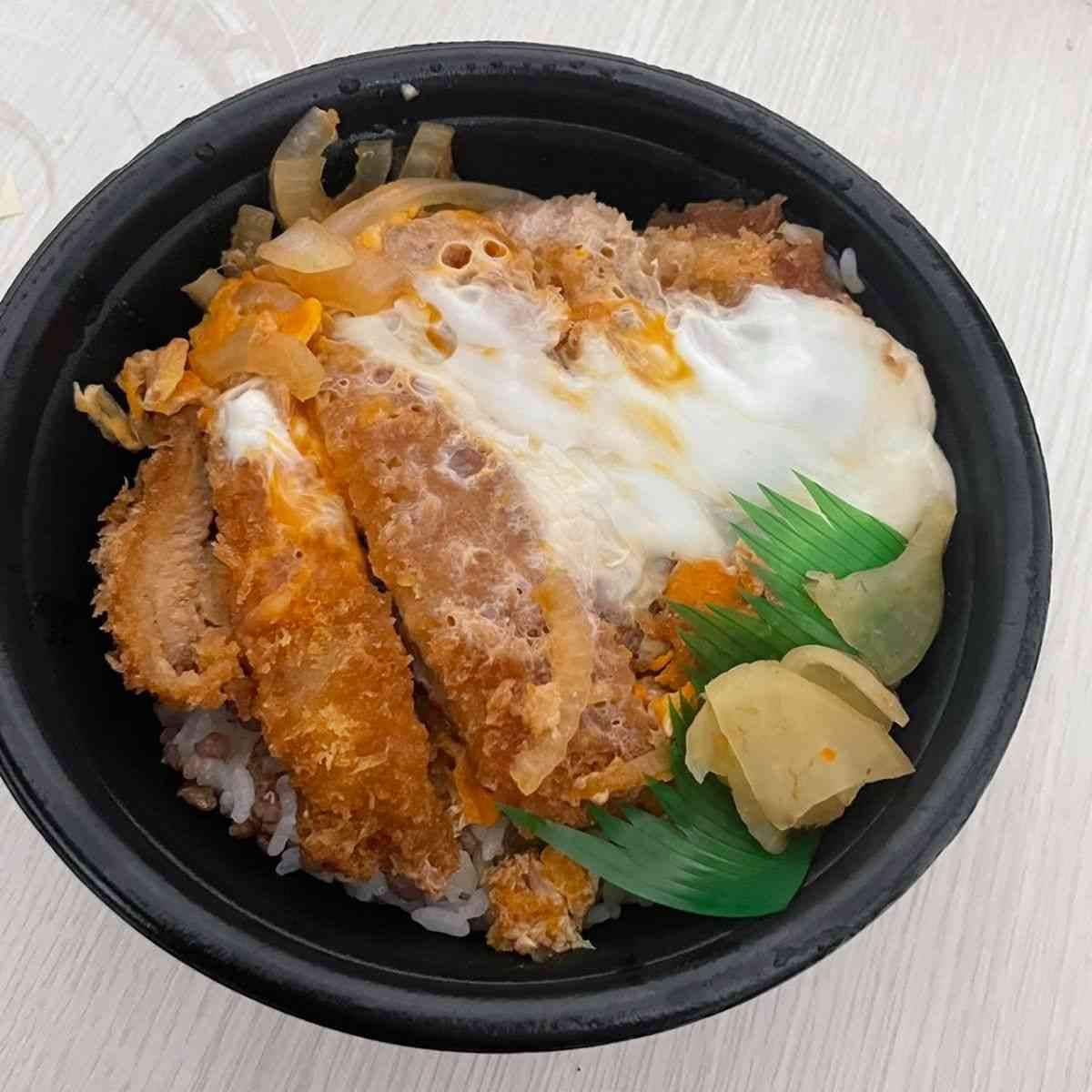【ほっともっと】ロースカツ丼は520円で大満足！味は甘めでボリューミー・気になるカロリーも