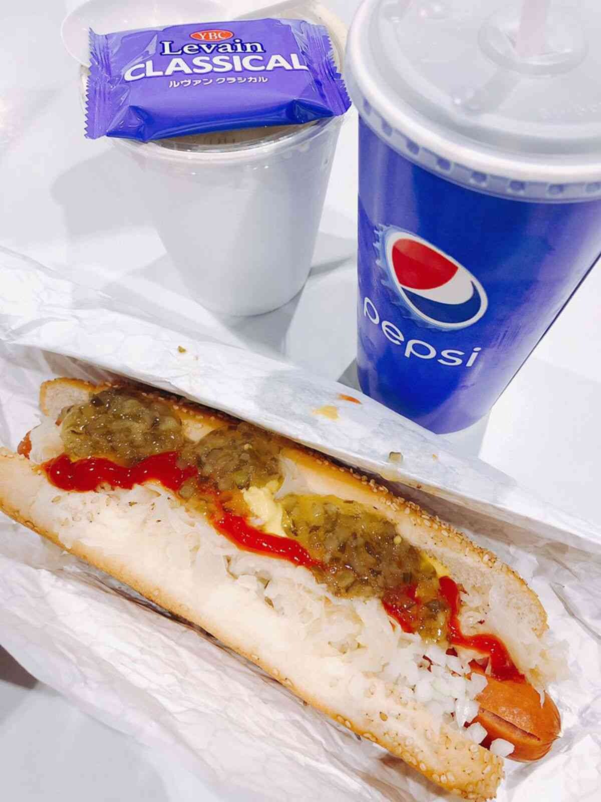 【コストコ】フードコートの定番人気グルメ《3選》ホットドッグは180円！フリードリンク付きでお得