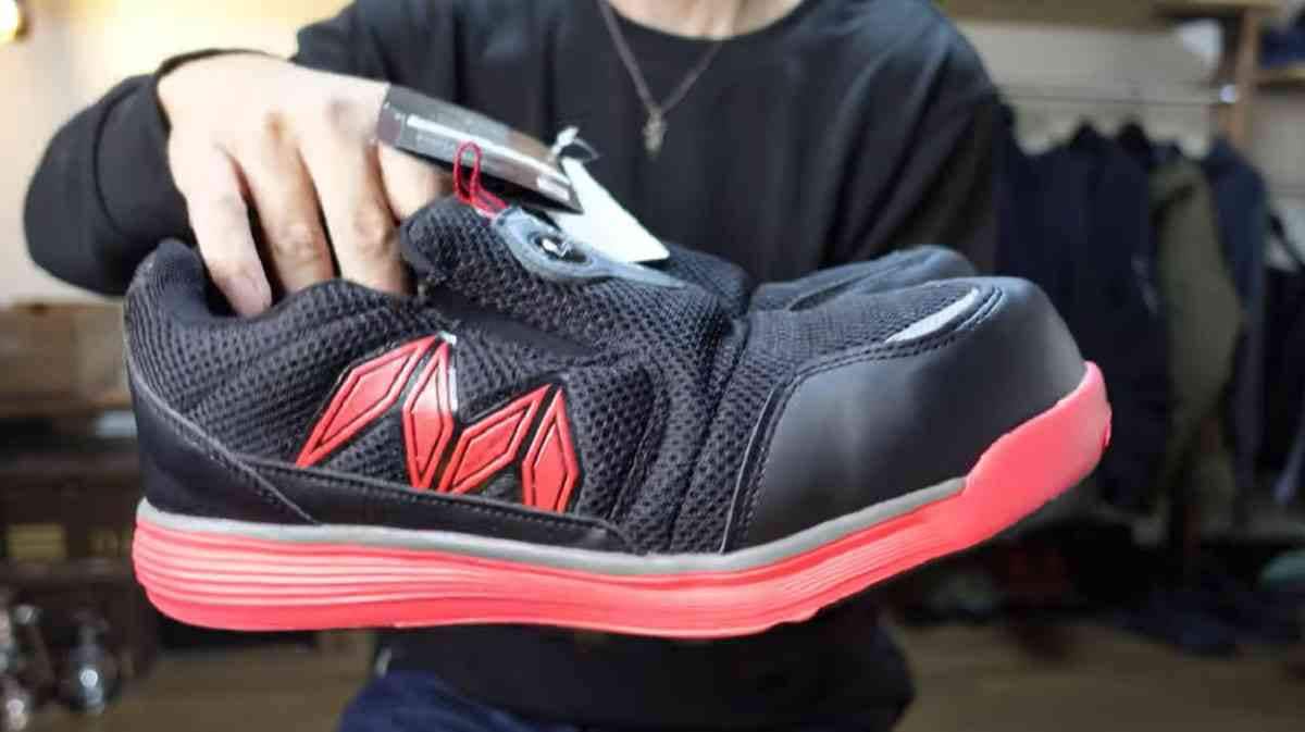 【ワークマン】「マンダムライト セーフティシューズ」3500円！軽量＆スリッポンだから作業中も履きやすい