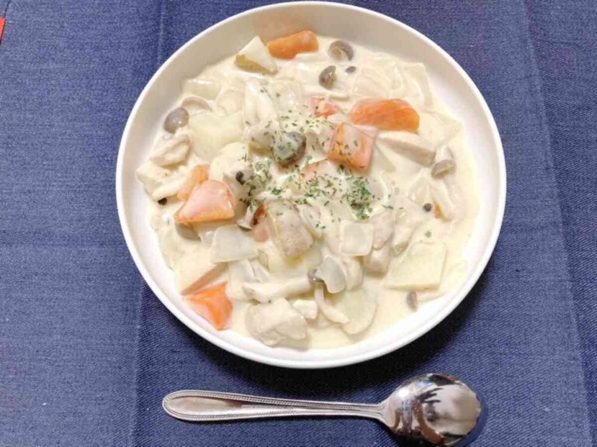 【簡単人気レシピ！】ルー無し！？クリームシチューの作り方