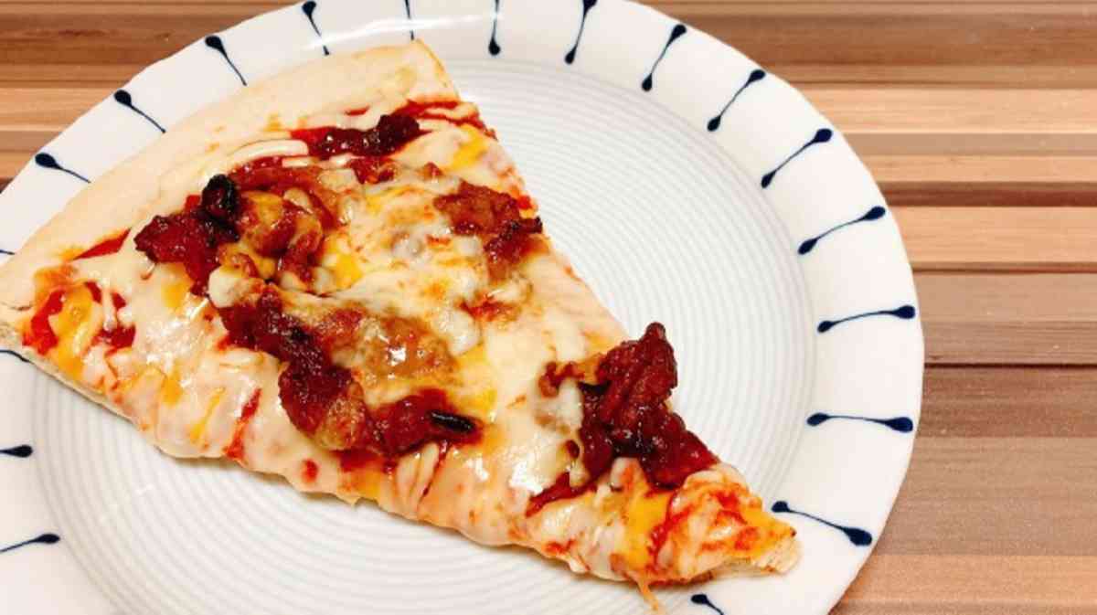 コストコのベーカリー＆ピザ「丸型ピザ五色チーズ」