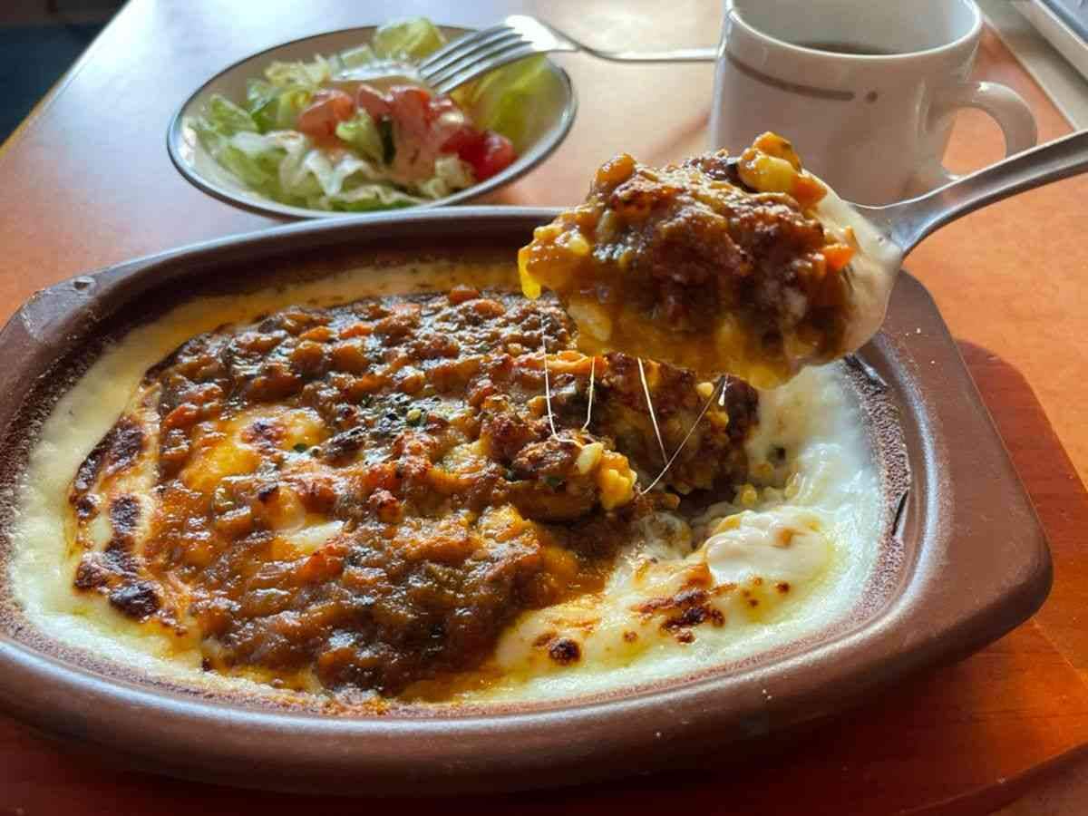 【サイゼリヤ】平日だけのお得な500円ランチ「野菜カレーのドリア」が絶品！営業時間やメニュー・値段を詳細レビュー