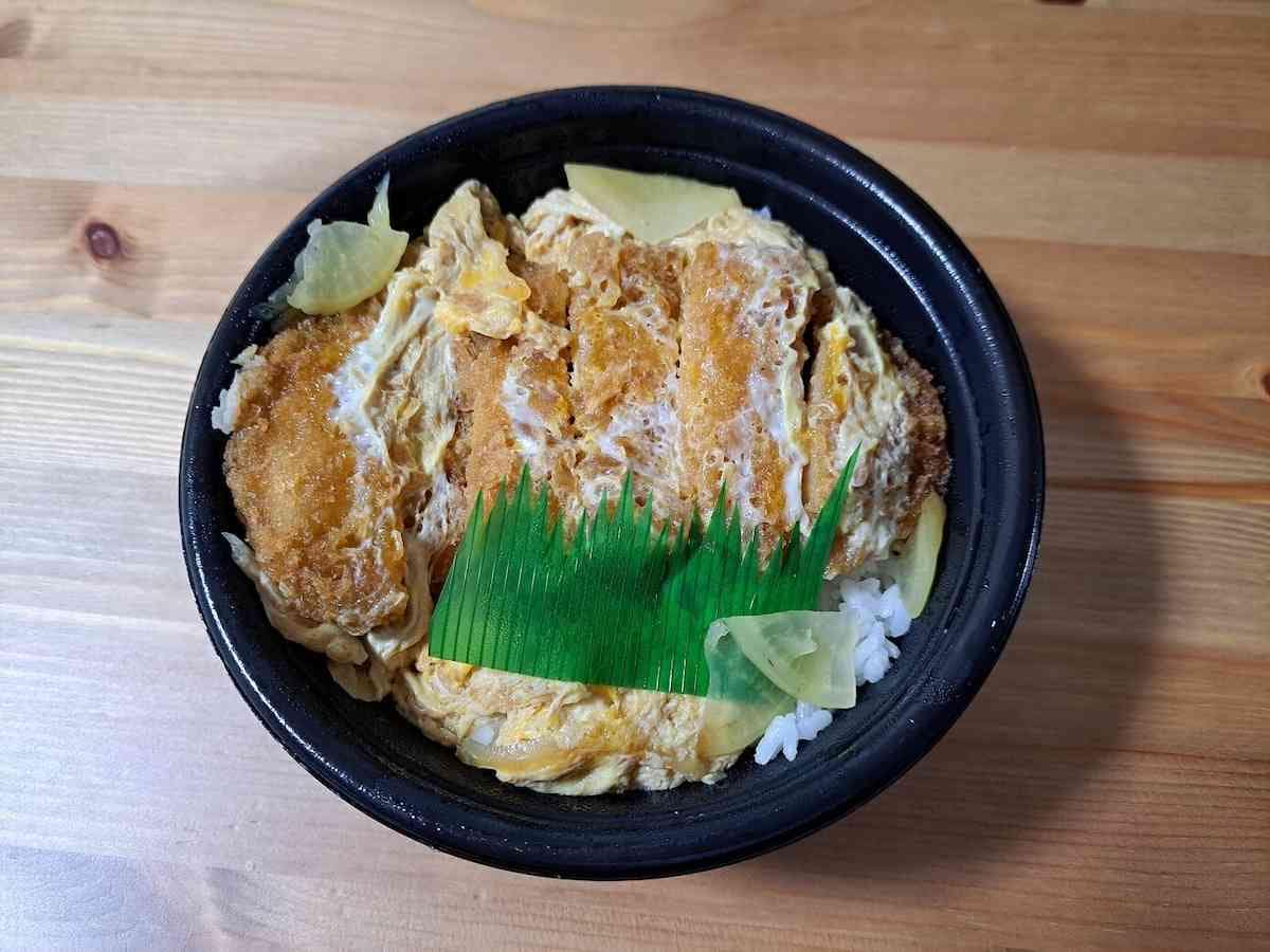 【ほっともっと】おすすめの丼メニュー3選！限定の「牛すき焼き」や定番のカツ丼も