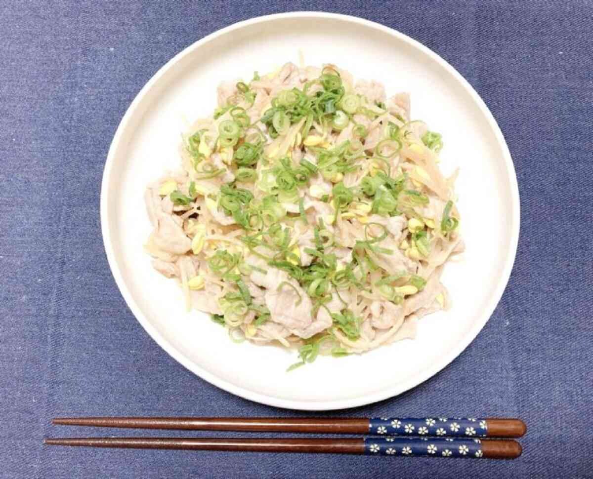 【絶品グルメレシピ】ごまがクセになる！豚ロースともやしのごま炒め