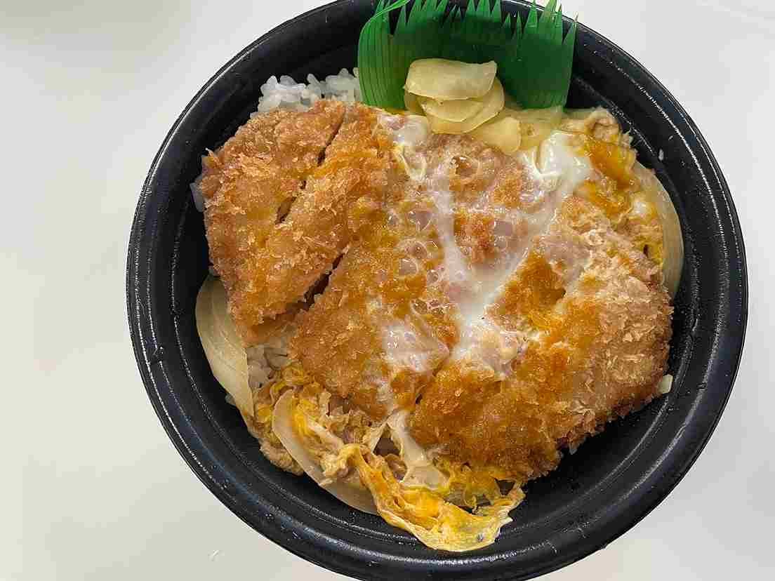 【ほっともっと】のカツ丼は甘めのタレでご飯が進む！「ロースかつ丼」の値段やカロリー・味をレビュー