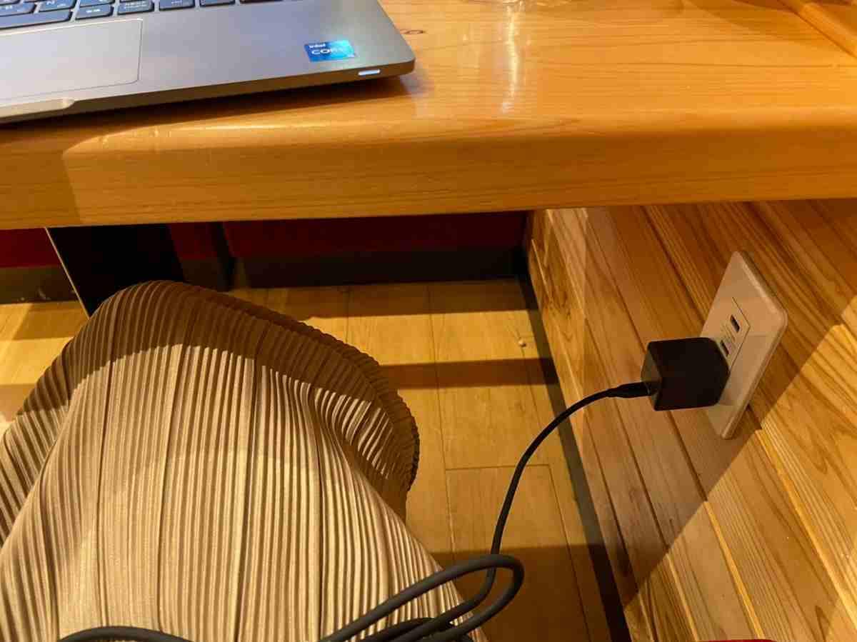  【コメダ】のWi-Fiはつながらない？パスワードは必要？コンセントの場所と併せて解説！ログイン&USB接続もOK