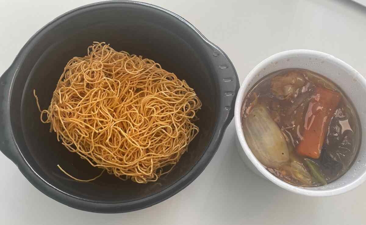 【ほっともっと】2023年1月新メニュー「中華あんかけかた焼きそば」はパリパリ食感の麺が◎実食レビュー