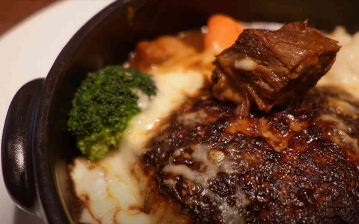 【デニーズ】2023年冬の期間限定メニュー「ビーフシチューハンバーグドリア」は2つの味が楽しめてお得！