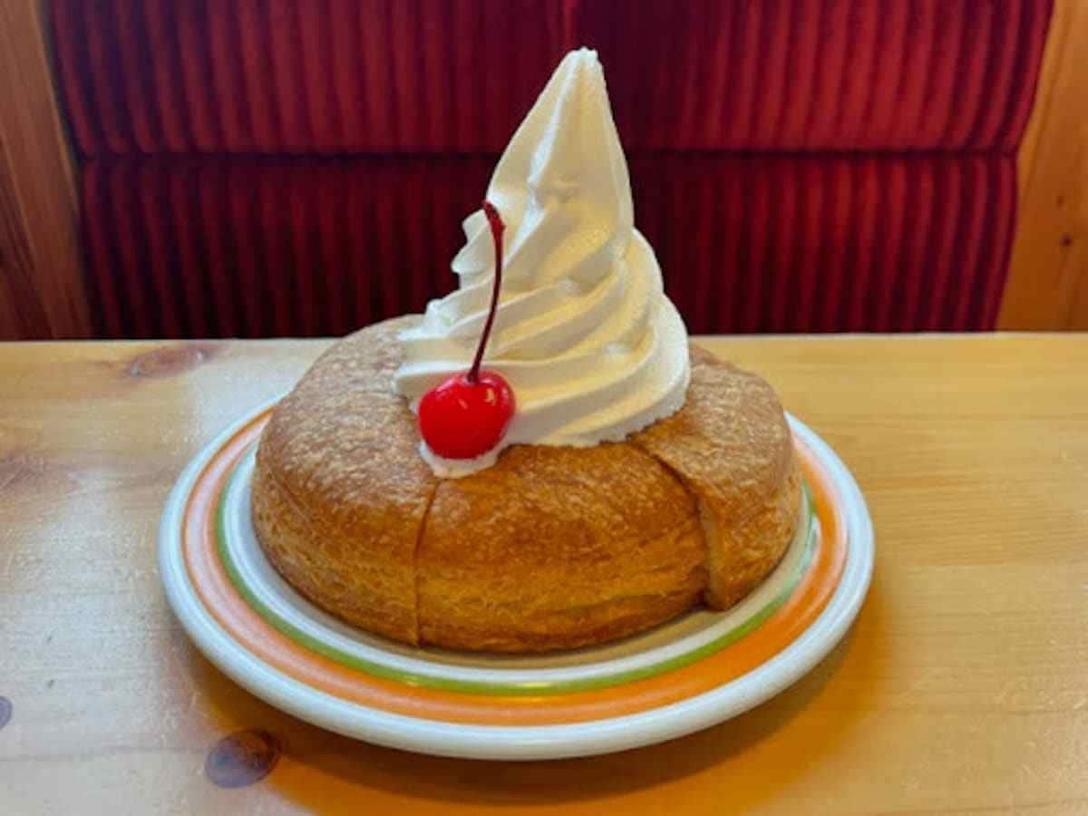 コメダとおかげ庵の「シロノワール」を比較！味や価格の違いは？ソフトクリームに違いがある？