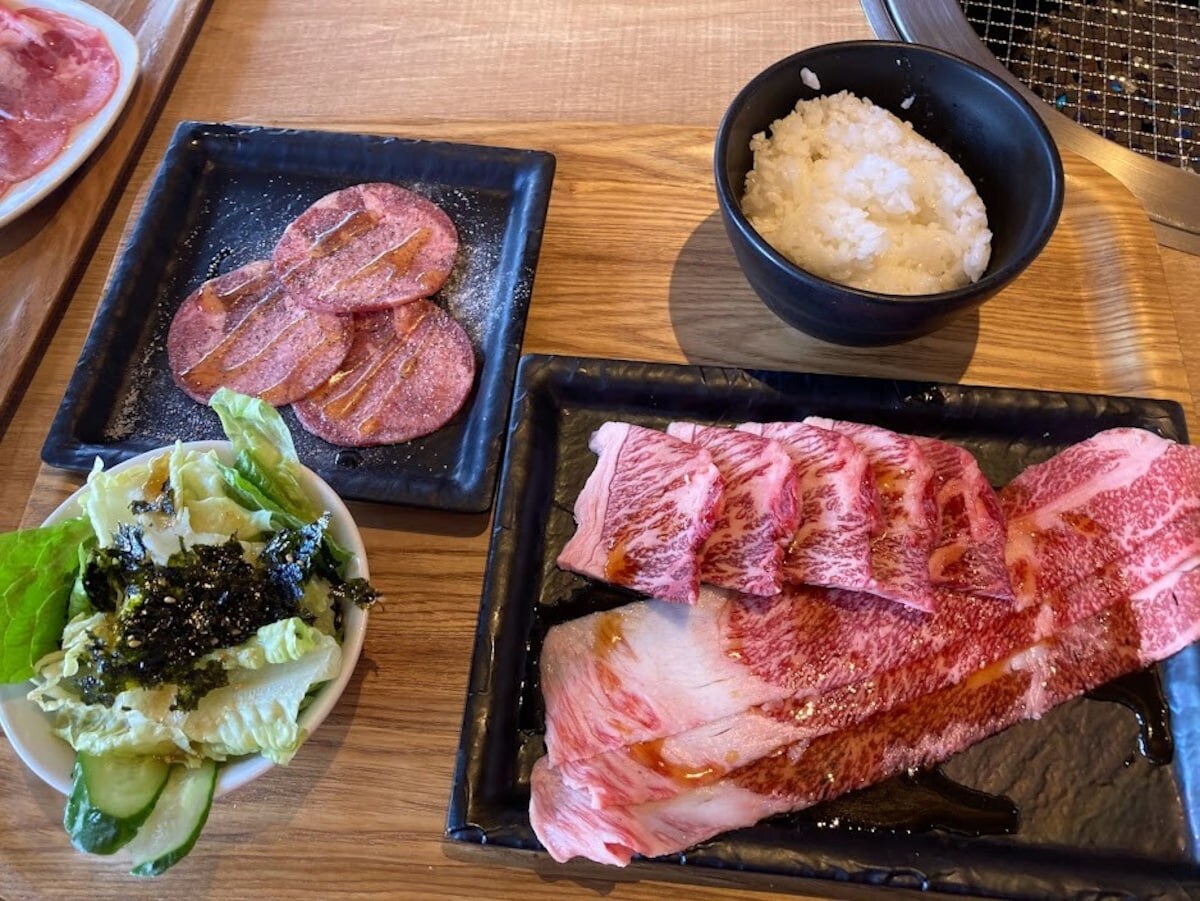 【チェーン店のランチ】週間人気記事ランキング！牛角・かっぱ寿司・くら寿司の500円や食べ放題メニューの1位は？