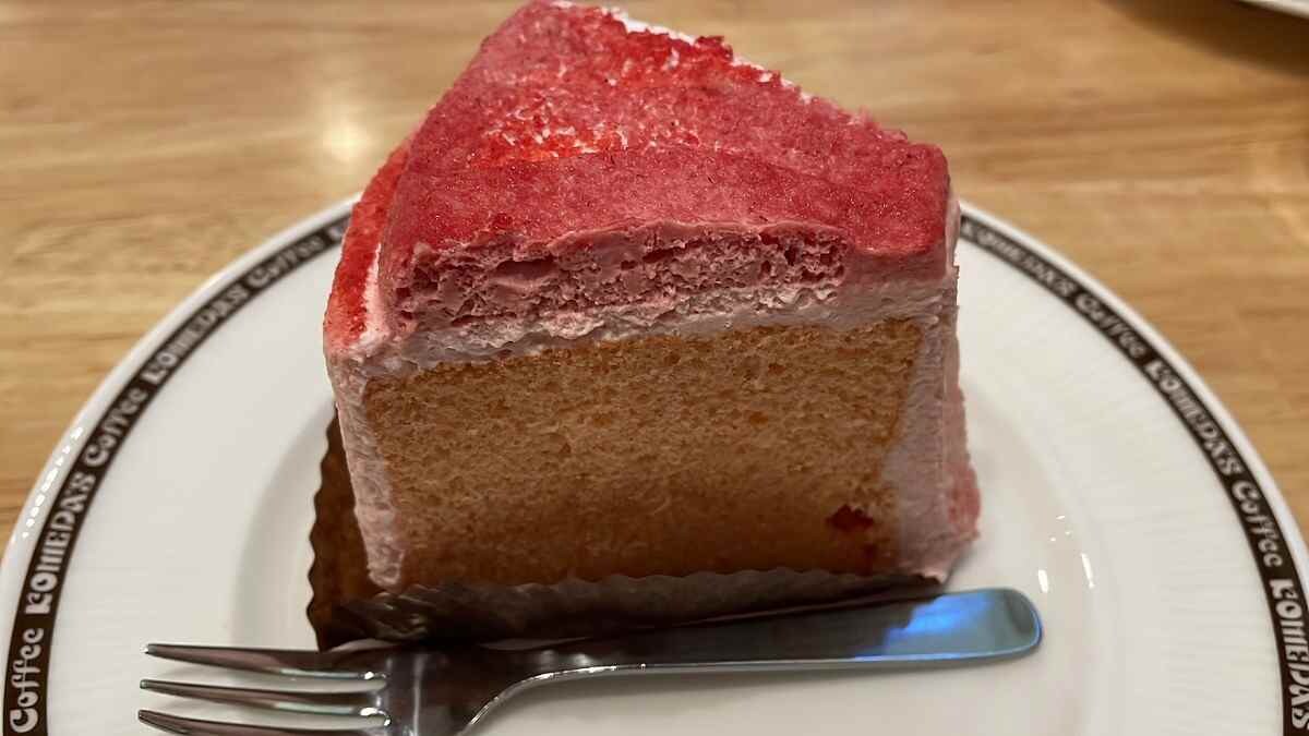 【コメダ】2月の新作ケーキ「ストロベリッチ」はいちご尽くしの絶品シフォンケーキ！実食レビューも紹介