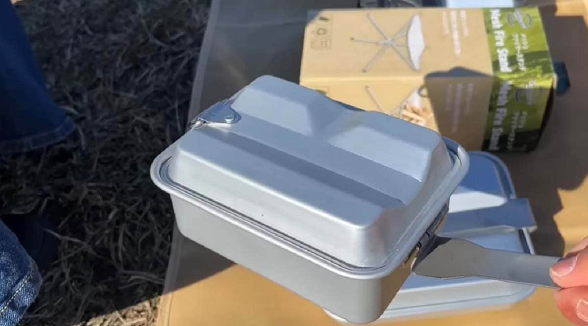 【ワークマン】2023新作「ミニメスキット」はソロキャンプの調理に◎メスティンとお皿が合体した便利ギア