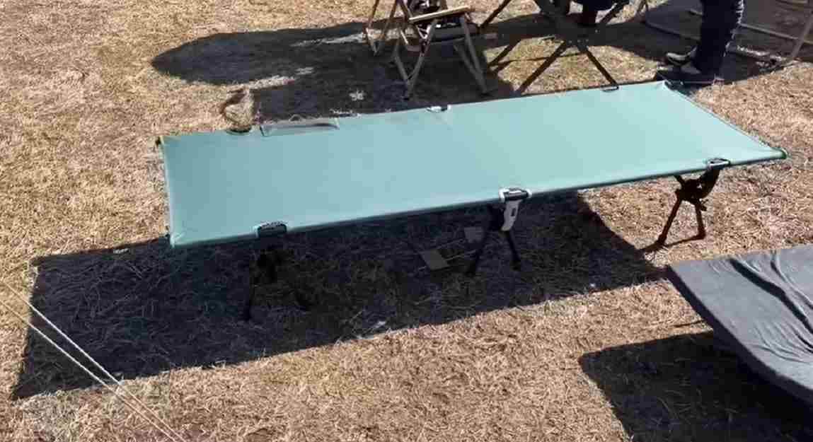 【ワークマン】2023新作ギア「燃え広がりにくいアルミコット」はキャンプに便利な2WAY！組み立ても簡単