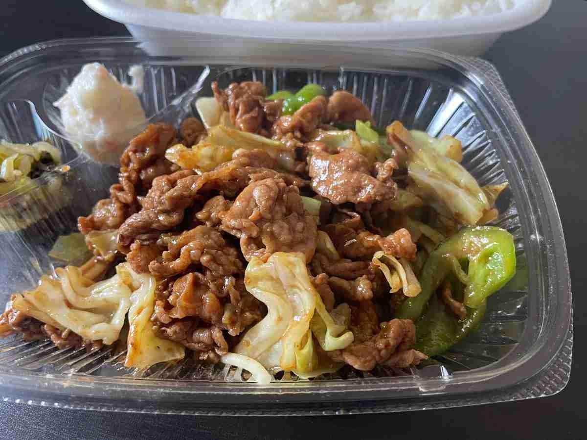 【ほっともっと】新商品「肉たっぷり回鍋肉弁当」はお肉のボリュームがたっぷり！食べ応え抜群の味やカロリーは？