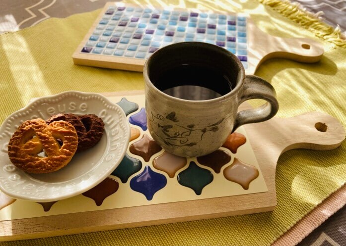 【ダイソー・セリア】新生活も100均グッズでおしゃれに彩る！リメイクシートやテープを使ったお手本術3選