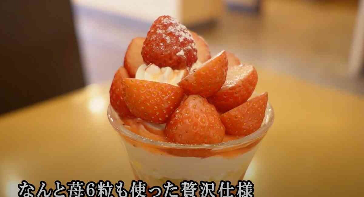 【ジョイフル】「フレッシュ苺づくしパフェ」が絶品！どこから食べてもイチゴな期間限定メニュー