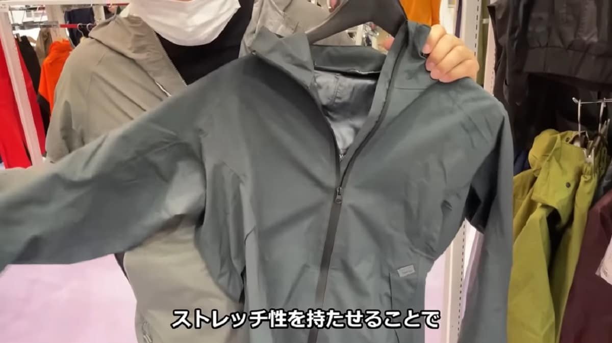 【ワークマン】驚きの伸縮性！マニアおすすめのハイコスパ「レインスーツ」のは着用感の高さがハンパない！