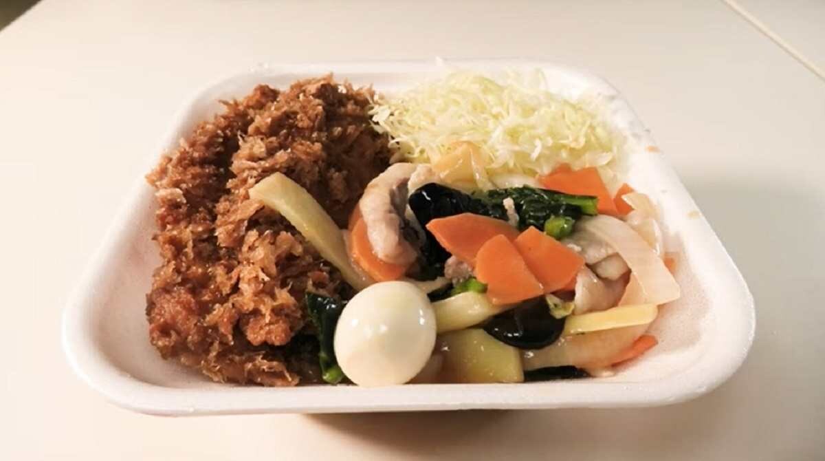 【かつや】新商品「タレカツと五目うま煮の合い盛り丼」は今しか食べられない！野菜がたっぷりでお腹も満足
