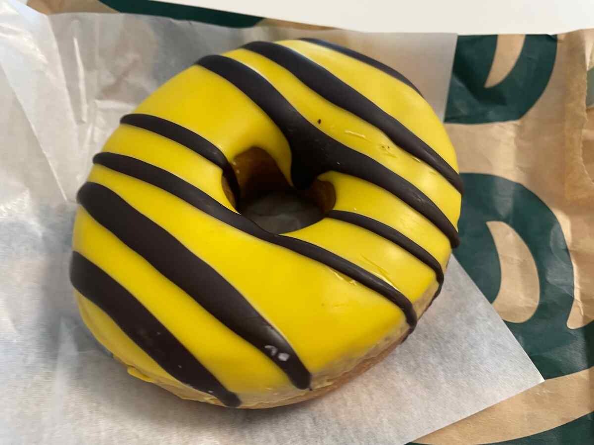 【スタバ】2023年春の新作ドーナツに「バナナクリーム」登場！バナナクリームが美味しい！カロリーや値段は？