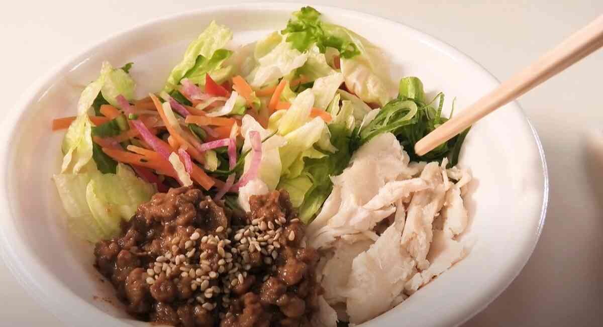 【なか卯】野菜がいっぱいで嬉しい◎新商品「8種野菜の担々うどん」は暑い日におすすめの冷たいうどん