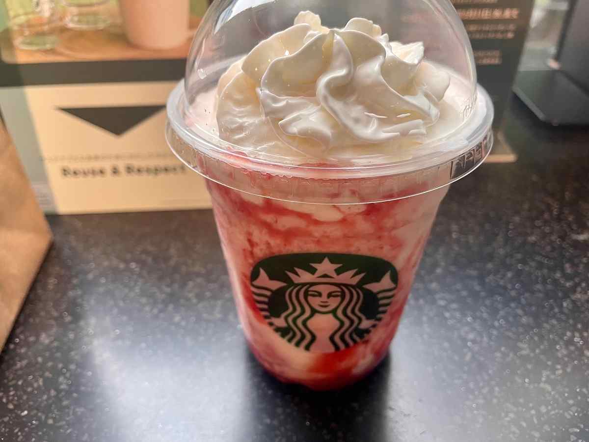 スタバの「ストロベリー フラペチーノ」