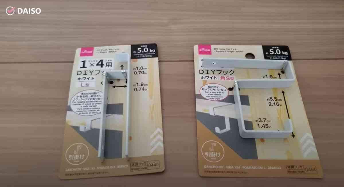 【ダイソー】お家で気軽にDIY！「DIYフック」でカフェカーテンの取り付けやカバンのちょい置きが便利◎