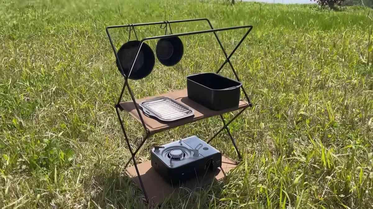【ニトリ】はキャンプギアも優秀なの知ってた？折りたたみラックのアウトドアでの活用法を紹介