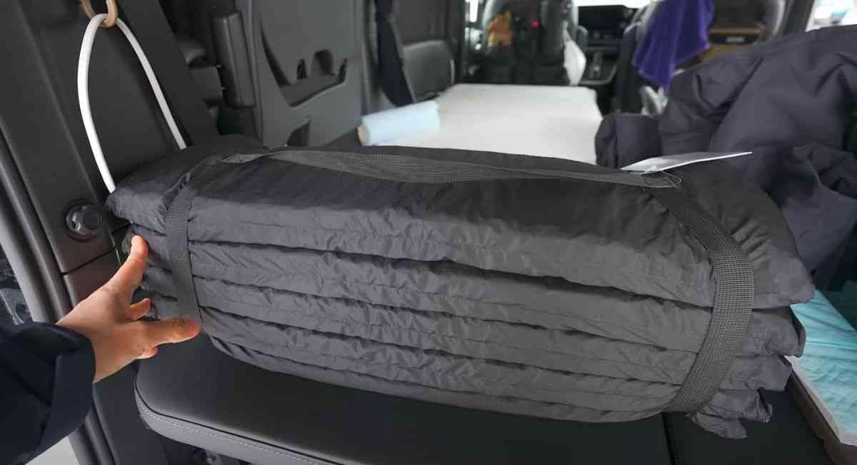 【ワークマン】は車中泊に使えるアイテムも豊富！折りたたみマットレスなどマニアが選んだ3選